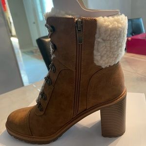 Lace up fur lined heeled boot